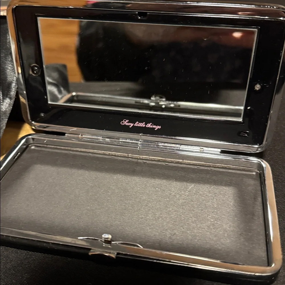 Hello Gorgeous Black Cosmetic Case